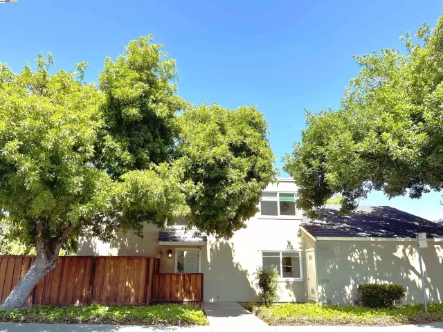 MLS: 41102746 Condo For Sale