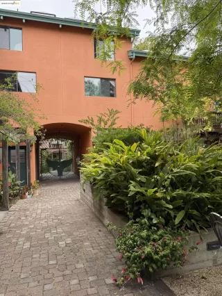 Photo #2: 41102760 Listing