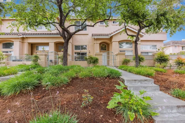 MLS: 41102768 Condo For Sale