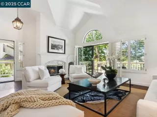 Photo #2: 41102801 Listing