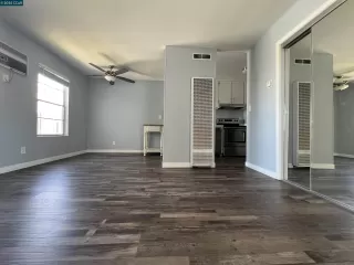 Photo #5: 41102819 Listing