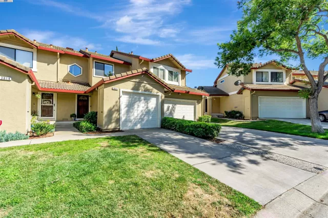 MLS: 41102916 Condo For Sale