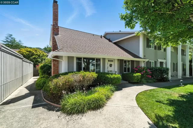 MLS: 41102984 Condo For Sale