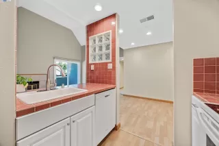 Photo #6: 41103023 Listing 