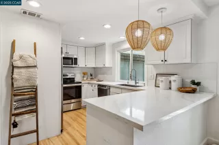 Photo #5: 41103029 Listing 