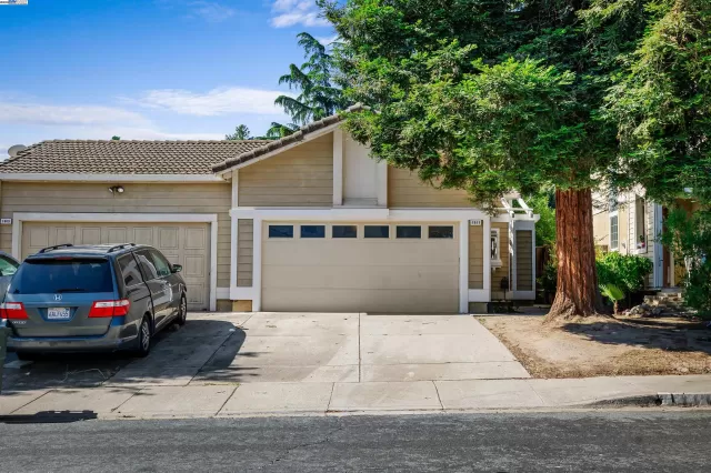 MLS: 41103055 Condo For Sale