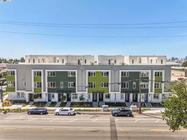 MLS: 41103062 Condo For Sale