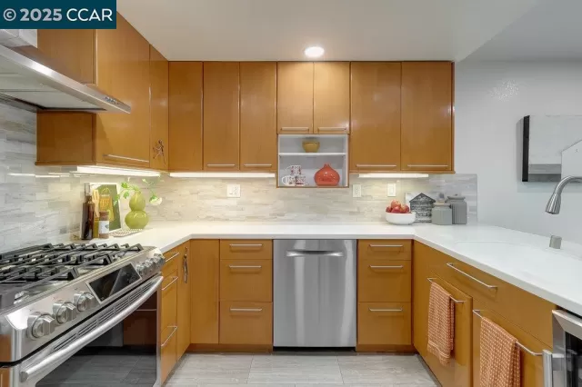 MLS: 41103077 Condo For Sale