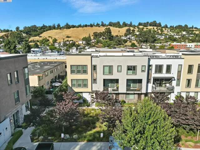 MLS: 41103189 Condo For Sale