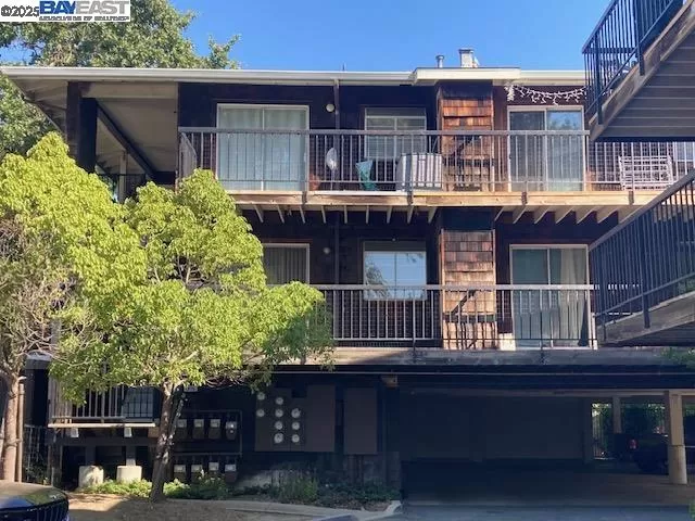 MLS: 41103278 Condo For Sale
