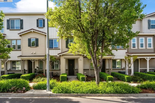 MLS: 41103361 Condo For Sale