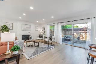 Photo #5: 41103384 Listing