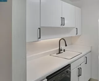 Photo #2: 41103395 Listing 