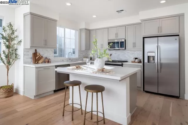 MLS: 41103409 Condo For Sale