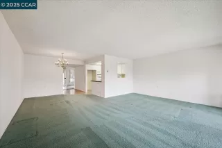 Photo #5: 41103423 Listing