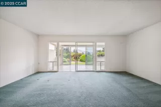 Photo #6: 41103423 Listing