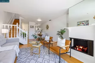 Photo #6: 41103429 Listing 