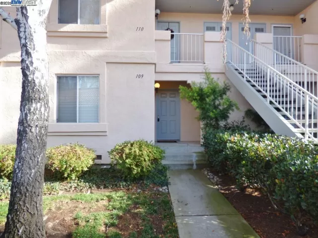 MLS: 41103483 Condo For Sale