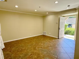 Photo #4: 41103483 Listing