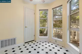 Photo #2: 41103497 Listing 