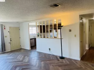 Photo #4: 41103506 Listing