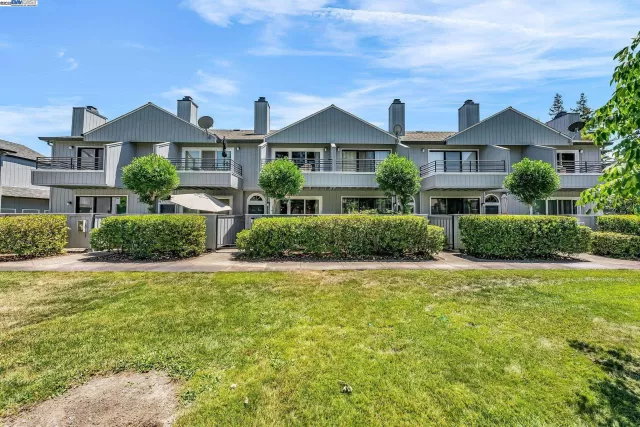 MLS: 41103594 Condo For Sale