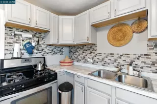 Photo #5: 41103614 Listing 