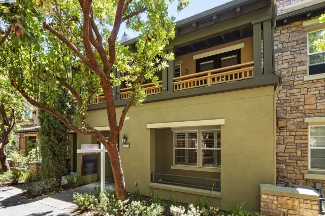 MLS: 41103631 Condo For Sale