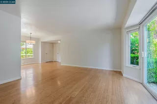 Photo #5: 41103874 Listing