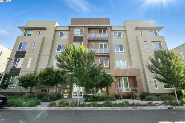 MLS: 41103905 Condo For Sale