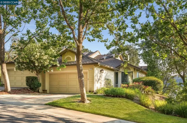 MLS: 41103997 Condo For Sale