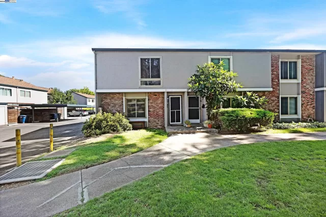 MLS: 41104258 Condo For Sale