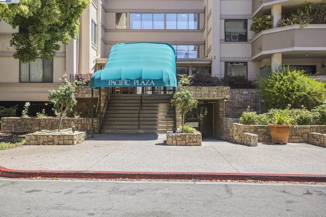 MLS: 41104267 Condo For Sale