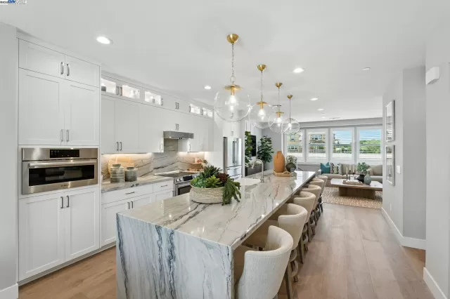 MLS: 41104328 Condo For Sale