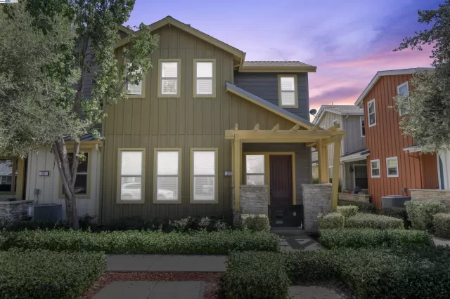 MLS: 41104332 Condo For Sale