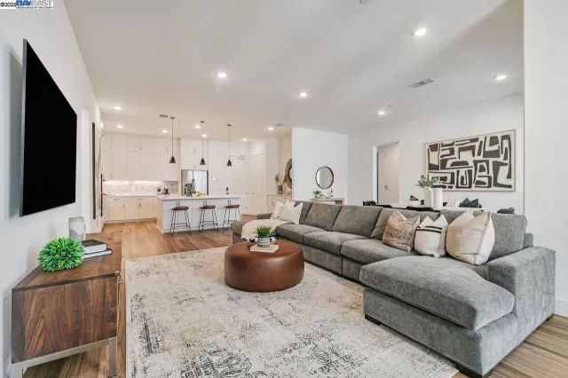 MLS: 41104337 Condo For Sale