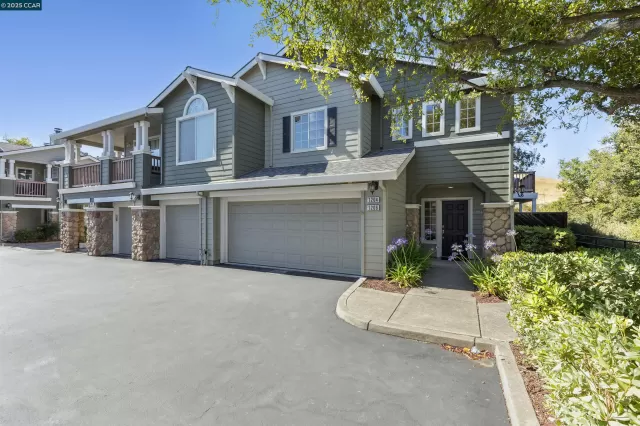 MLS: 41104390 Condo For Sale