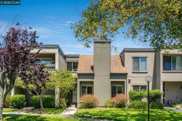 MLS: 41104394 Condo For Sale