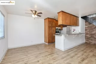 Photo #5: 41104408 Listing