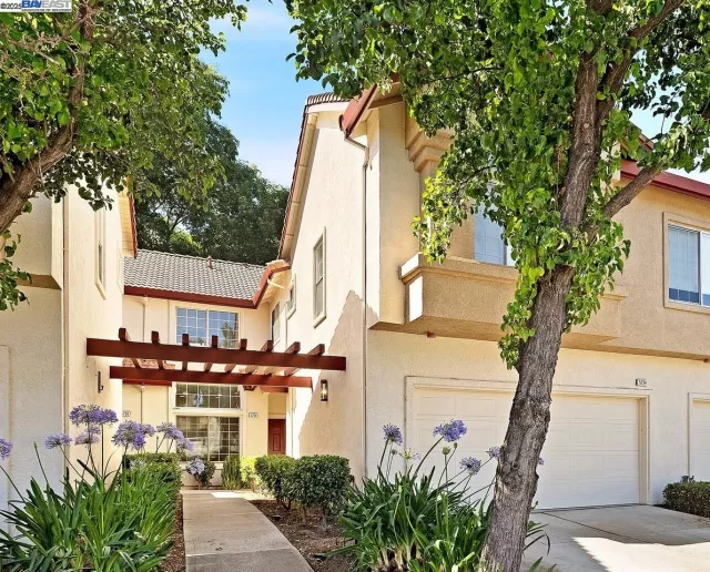 MLS: 41104480 Condo For Sale