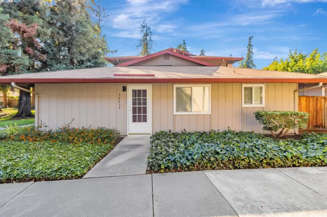 MLS: 41104634 Condo For Sale