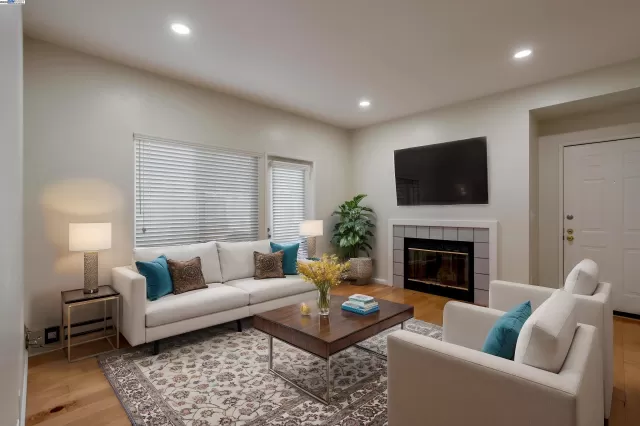 MLS: 41104881 Condo For Sale