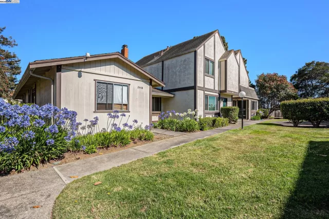 MLS: 41104886 Condo For Sale