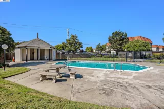 Photo #4: 41104886 Listing