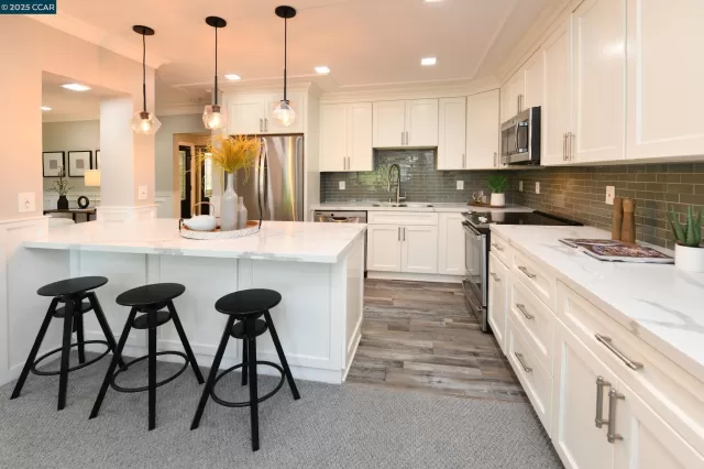 MLS: 41105144 Condo For Sale