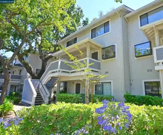 More Details about MLS # 41105160 : 2574 OAK ROAD # 202