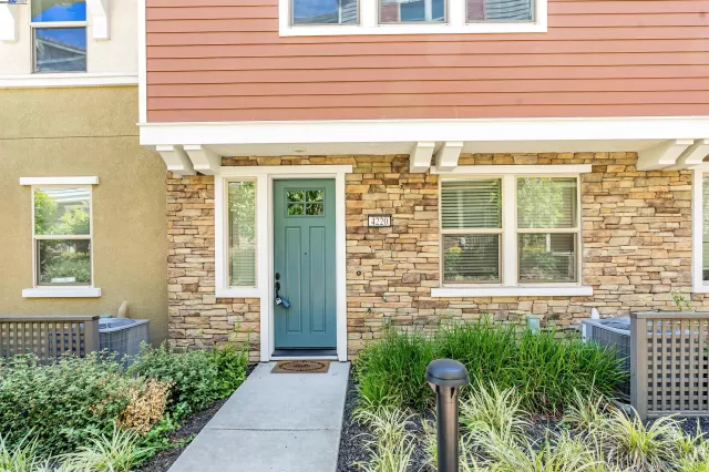 MLS: 41105213 Condo For Sale