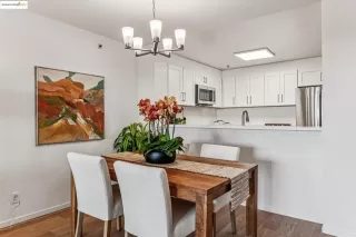 Photo #5: 41105356 Listing