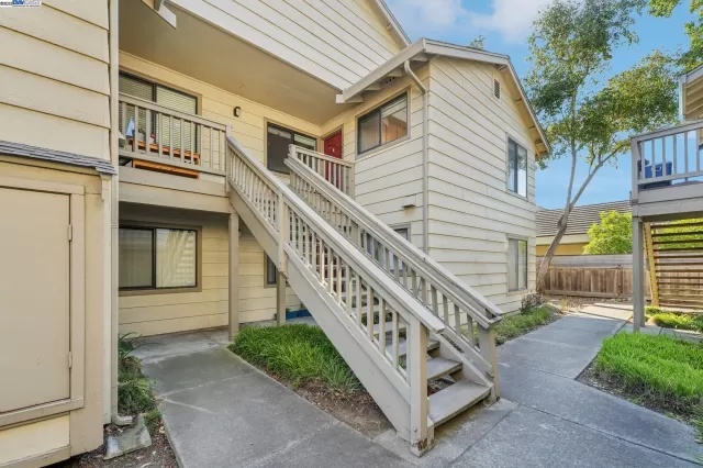 MLS: 41105552 Condo For Sale