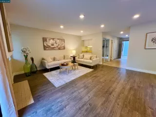 Photo #6: 41105565 Listing